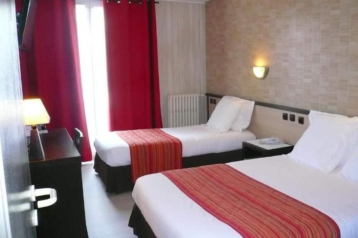 Chambre Triple Prestige | 2 chambres, coffres-forts dans les chambres, ameublement personnalisé