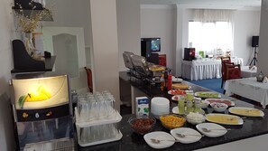 Daily cooked-to-order breakfast for a fee
