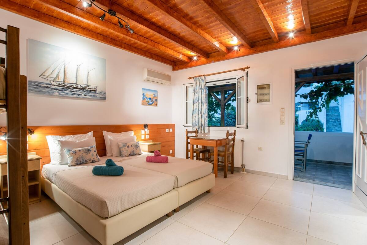 Free WiFi, individually decorated, individually furnished, bed sheets