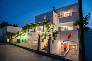 Departamento familiar, 2 habitaciones, para no fumadores, 2 baños (5-6 adults, Semi-basement) | Decoración personalizada, muebles diferentes y wifi gratis