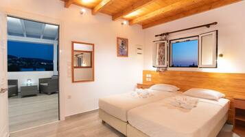 Habitación Deluxe con 1 cama matrimonial o 2 individuales, lanai (Third Floor, Panoramic Sea View) | Decoración personalizada, muebles diferentes y wifi gratis