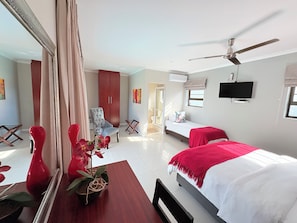Luxury Room | 1 bedroom, premium bedding, Select Comfort beds, in-room safe - Le Blue Guesthouse (Gqeberha (Port Elizabeth))