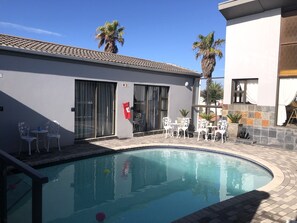 Luxury Room | Outdoor pool | Outdoor pool, sun loungers - Le Blue Guesthouse (Gqeberha (Port Elizabeth))