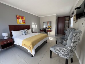 Luxury Room | 1 bedroom, premium bedding, Select Comfort beds, in-room safe - Le Blue Guesthouse (Gqeberha (Port Elizabeth))