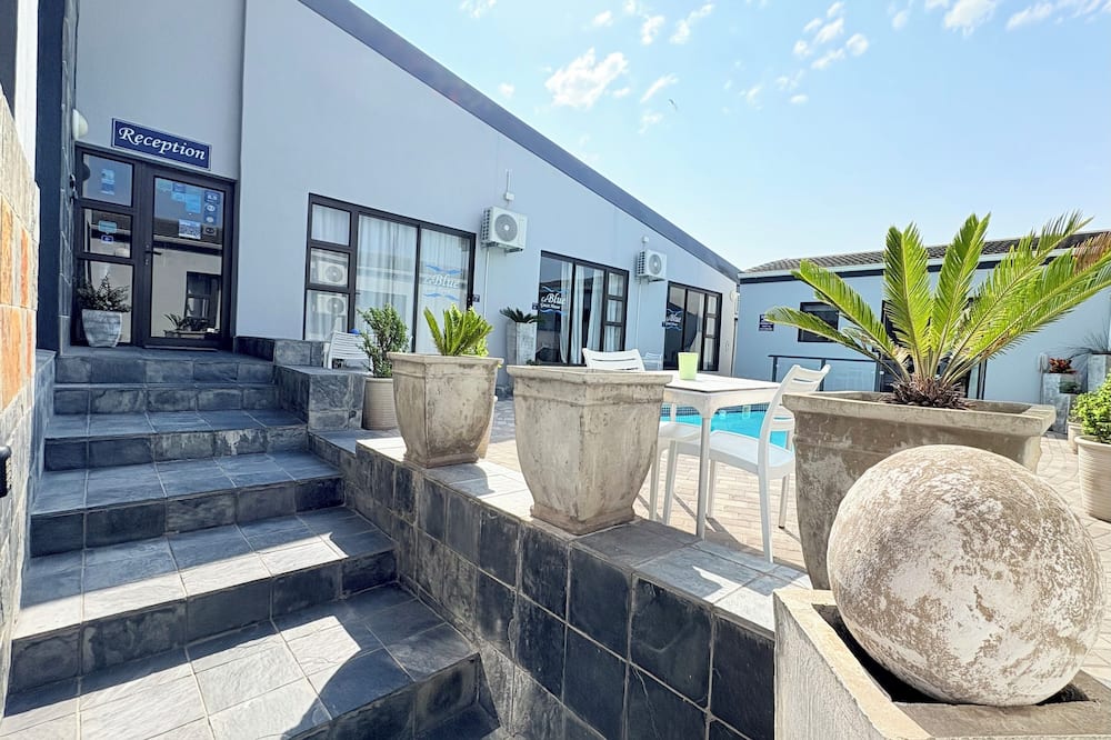 Le Blue Guesthouse