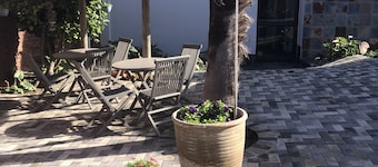 Le Blue Guesthouse