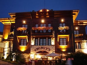 Façade de l’hébergement - soirée/nuit