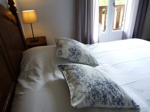 Caja de seguridad en la habitación, escritorio y insonorización