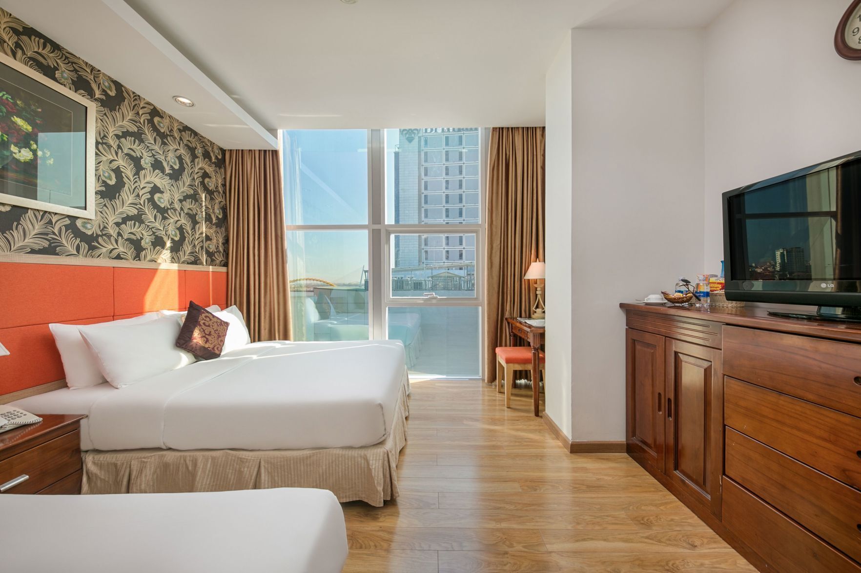 Premium bedding, down comforters, minibar, in-room safe