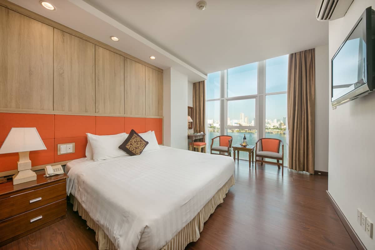 Habitación ejecutiva doble, 1 cama de matrimonio grande, bañera, vistas al río | Vistas desde la habitación