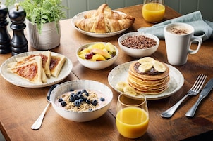 Se ofrece un desayuno bufé (11.99 GBP por persona)