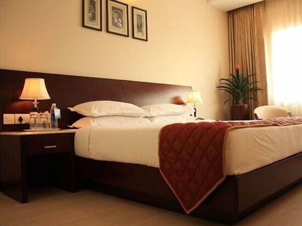 1 bedroom, premium bedding, minibar, in-room safe