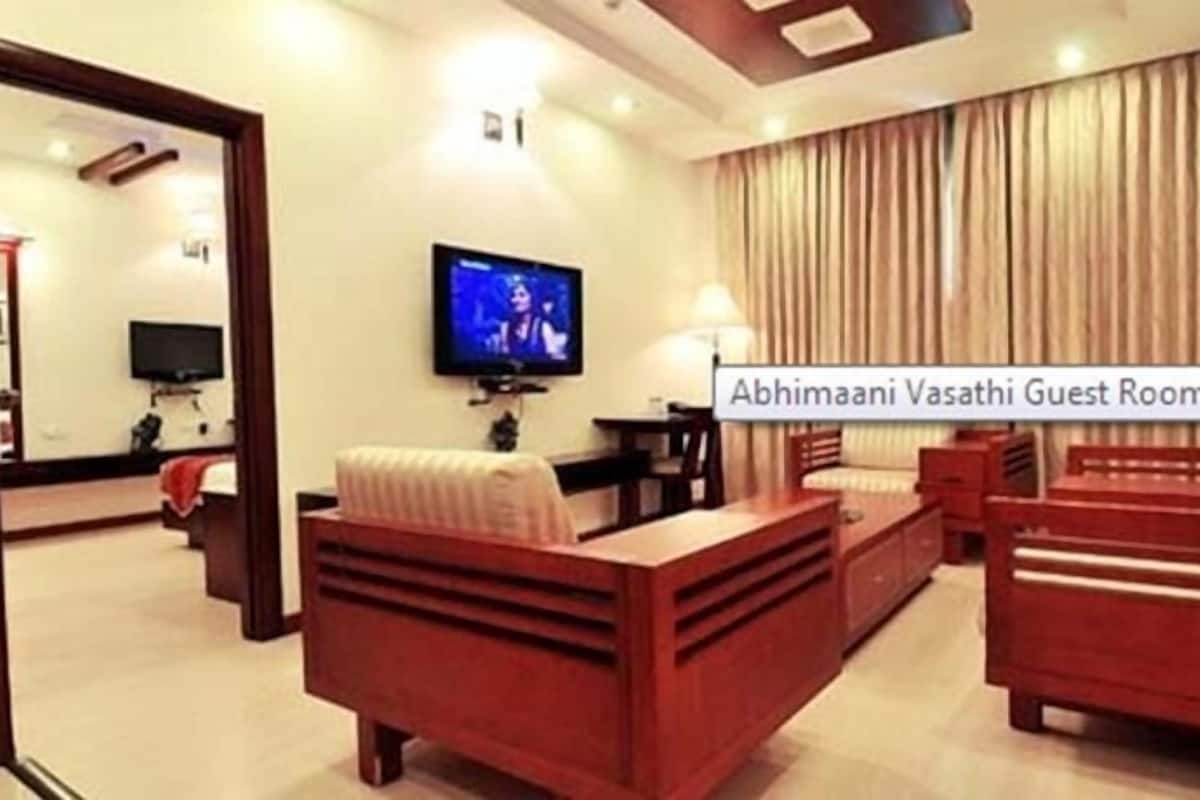 Executive Double Room, 1 Bedroom, Non Smoking, City View | 1 bilik tidur, peralatan tempat tidur premium, bar mini 