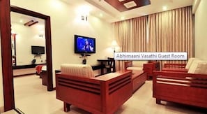 Executive Double Room, 1 Bedroom, Non Smoking, City View | 1 bedroom, premium bedding, minibar, in-room safe