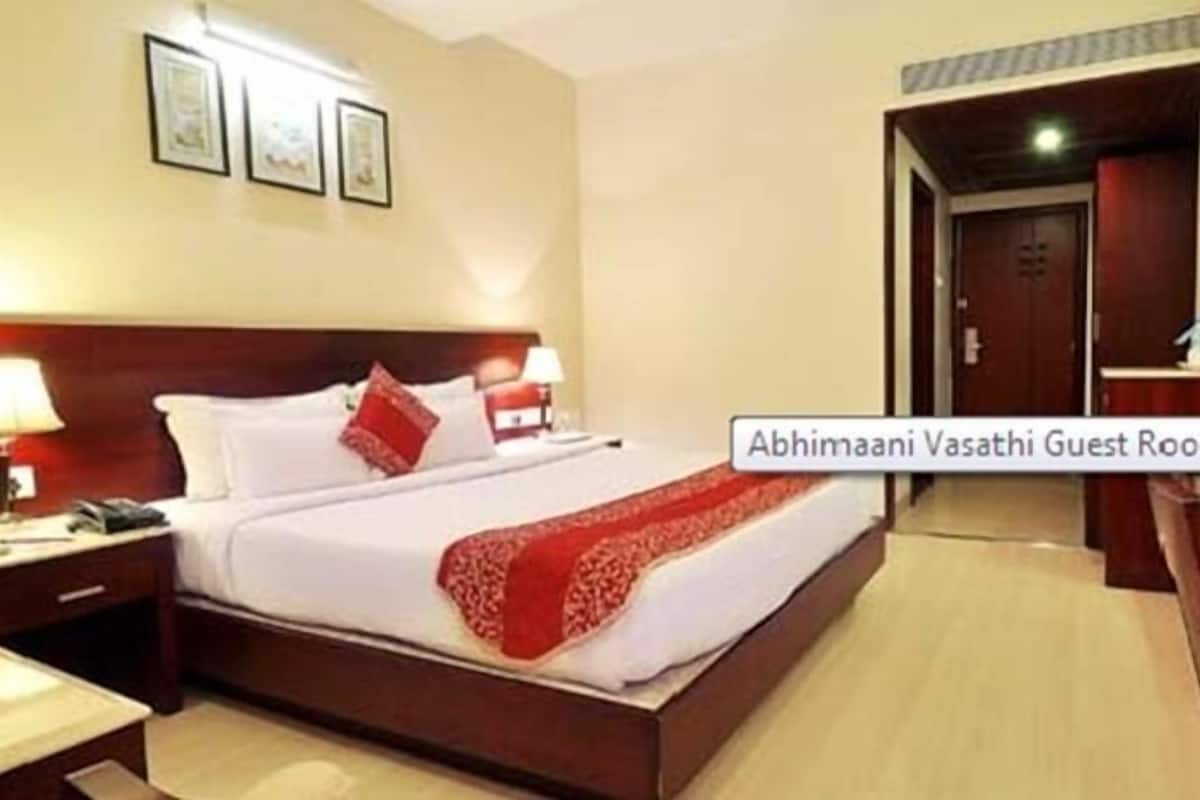 Room, 1 Bedroom, Non Smoking, City View | 1 bilik tidur, peralatan tempat tidur premium, bar mini 