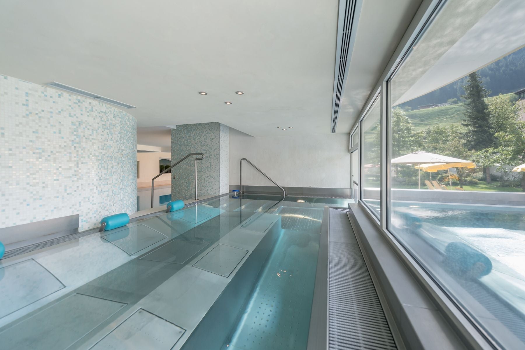 2 indoor pools, outdoor pool