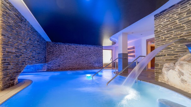 Indoor/outdoor pool - Sporthotel Neustift (Neustift Im Stubaital)