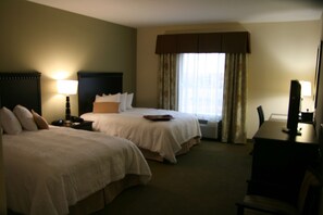 In-room safe, iron/ironing board, free cribs/infant beds, free WiFi - Hampton Inn La Grange (La Grange)