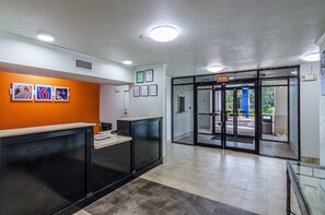 Lobby - Motel 6 Troy (Troy)