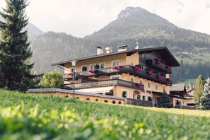 Front of property - Posthotel (Valle Aurina)