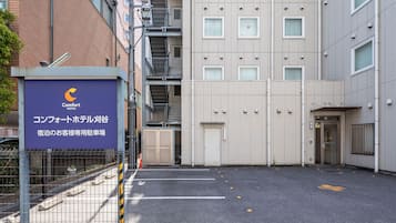 Self parking (JPY 550 per night)