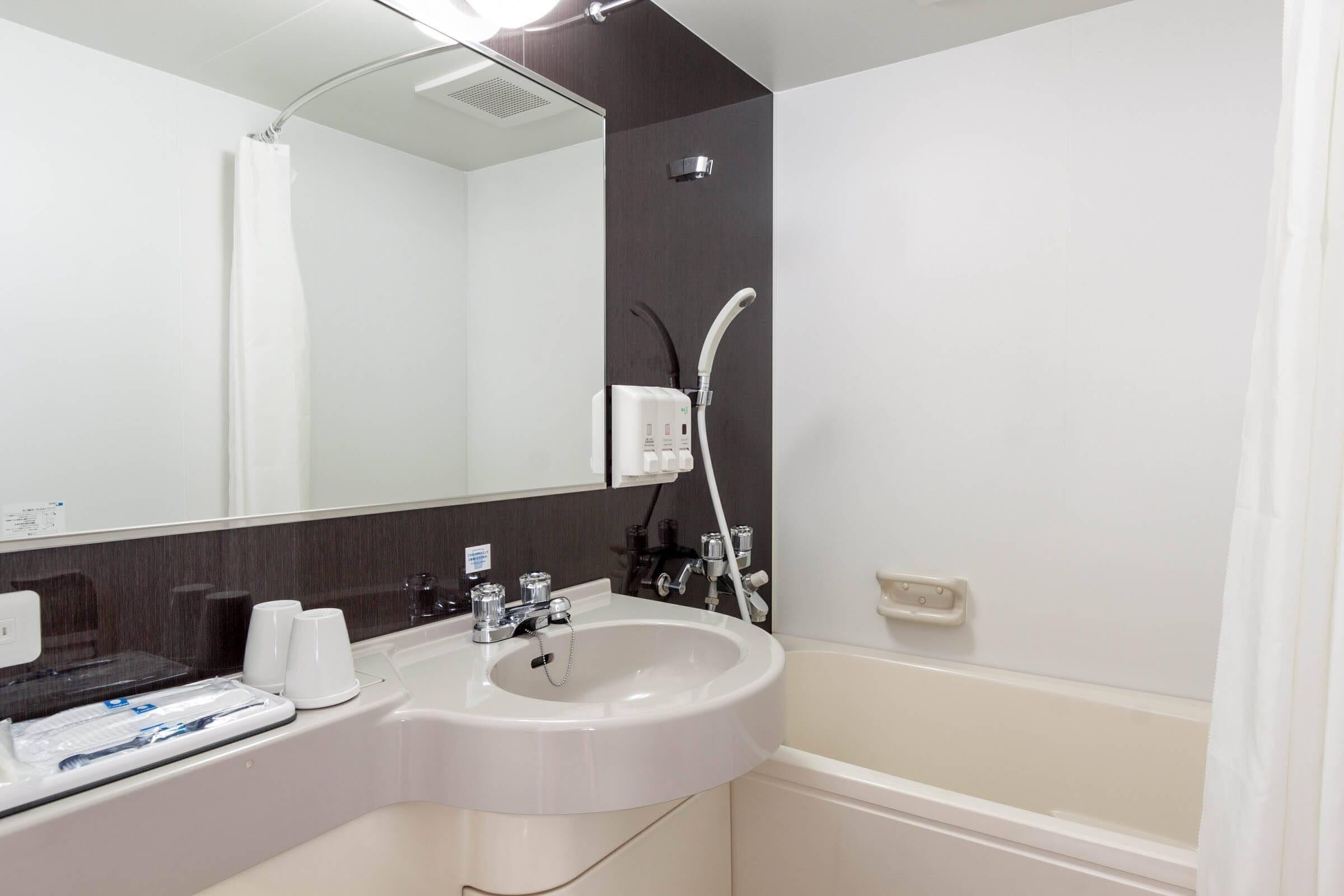 Standard-Doppelzimmer, Nichtraucher | Badezimmer | Duschwanne, Komfortbadewanne, kostenlose Toilettenartikel, Haartrockner
