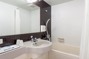 Standard Double Room, Non Smoking | Bathroom | Combined shower/bathtub, deep-soaking bathtub, free toiletries