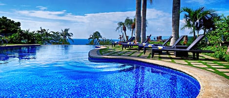 Outdoor pool, open 8:00 AM to 10:00 PM, pool loungers