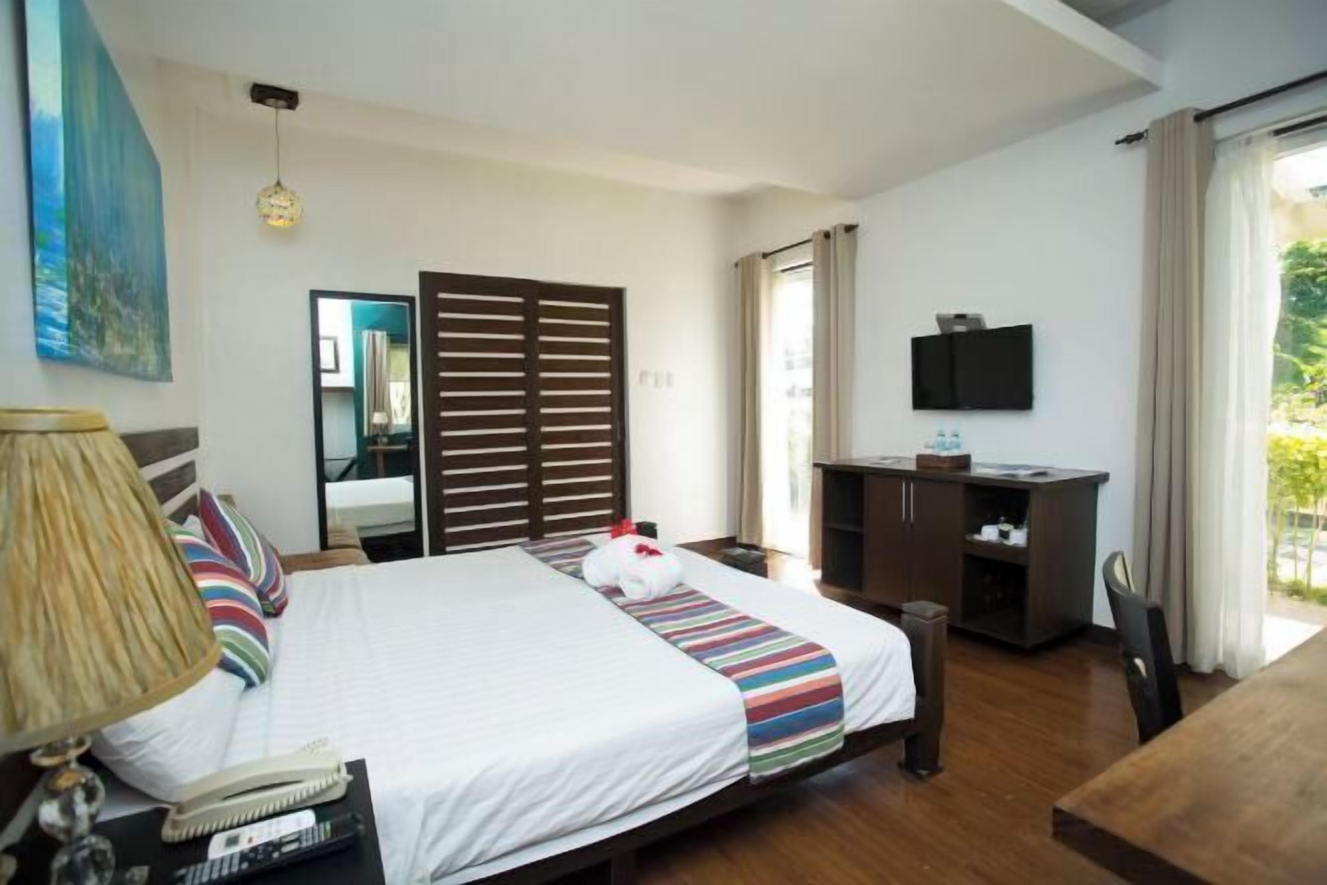 Minibar, in-room safe, soundproofing, iron/ironing board