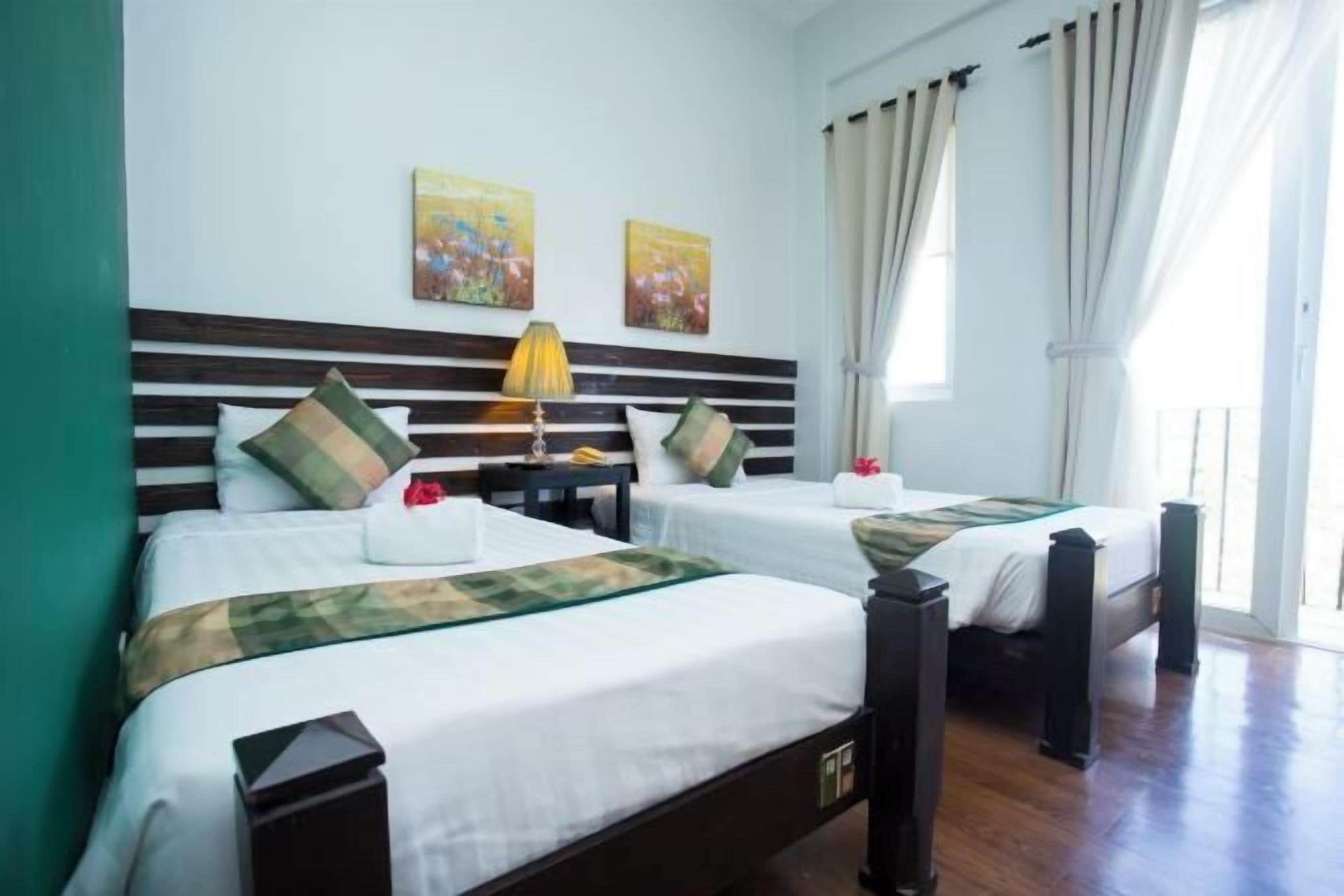 Minibar, caja fuerte, sistema de insonorización