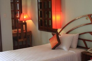 Rom – deluxe, elveutsikt | Minibar, safe på rommet og wi-fi (inkludert)