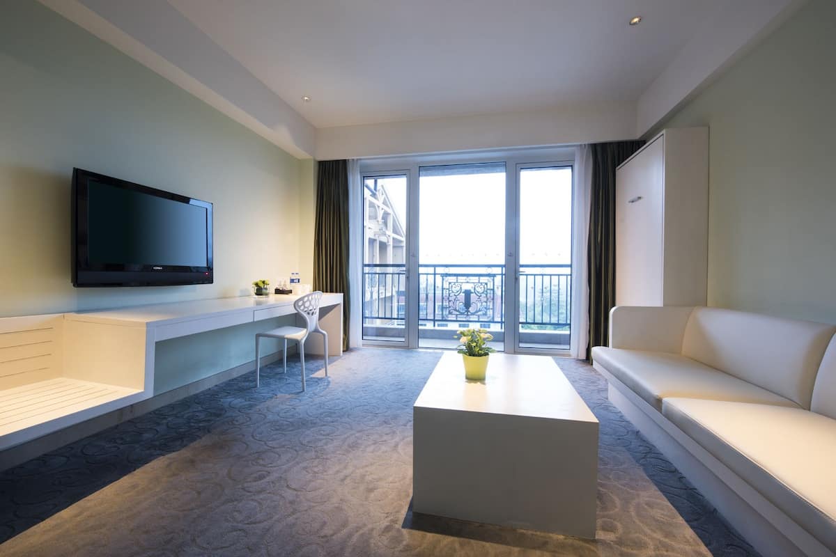 Premium Suite, 1 King Bed | In-room safe, desk, rollaway beds, free WiFi