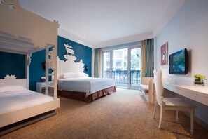 Familiekamer | Een kluis op de kamer, een bureau, extra bedden (toeslag), gratis wifi