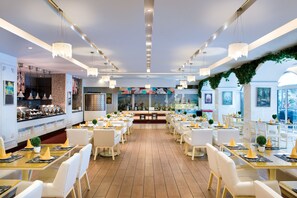 Breakfast, lunch, dinner served; international cuisine - Oasis O City Hotel Shenzhen (Shenzhen)