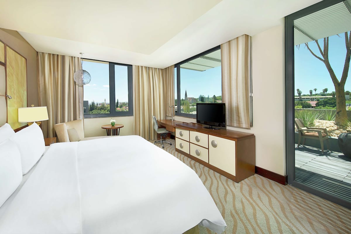 Executive Room, 1 King Bed (with Garden)