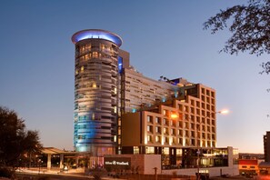 Exterior - Hilton Windhoek (Windhoek)