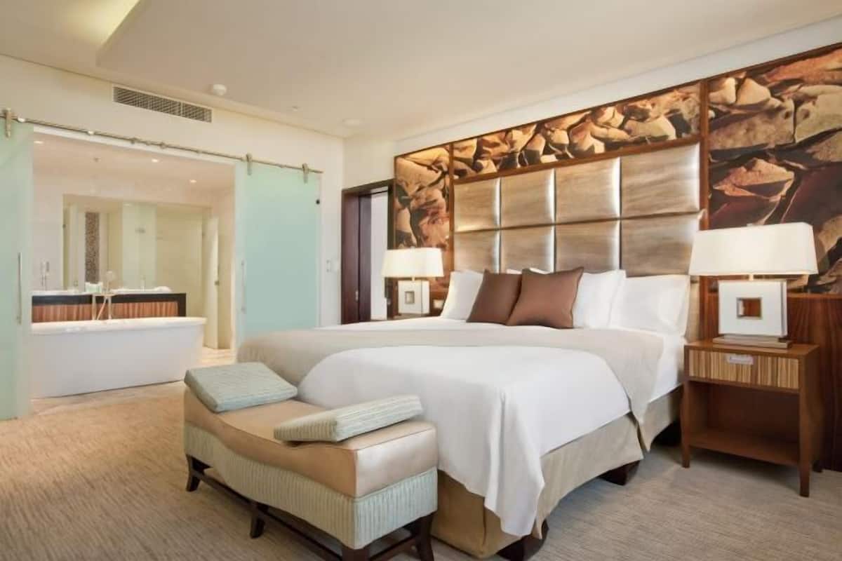 1 bedroom, pillow-top beds, minibar, in-room safe
