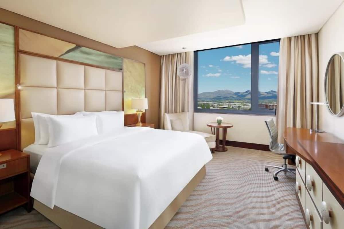 1 bedroom, pillow-top beds, minibar, in-room safe