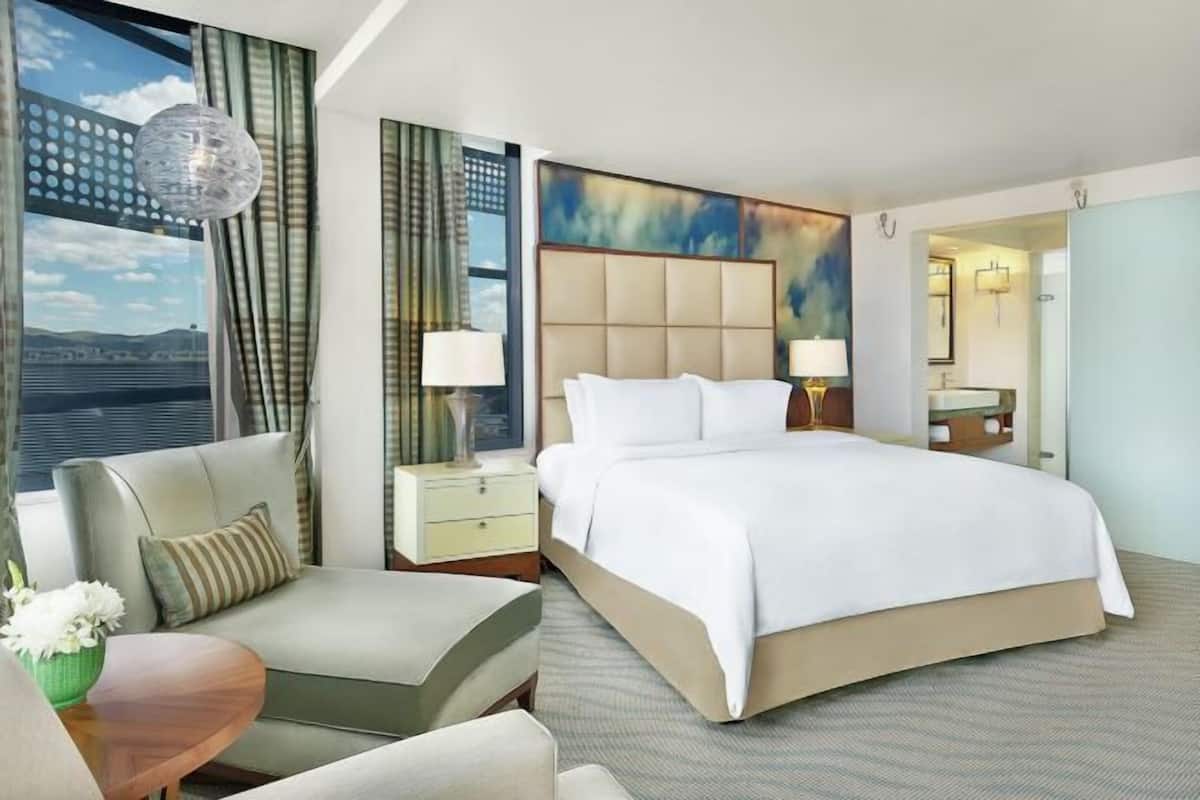 1 bedroom, pillow-top beds, minibar, in-room safe