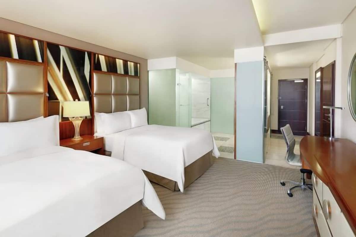 1 bedroom, pillow-top beds, minibar, in-room safe