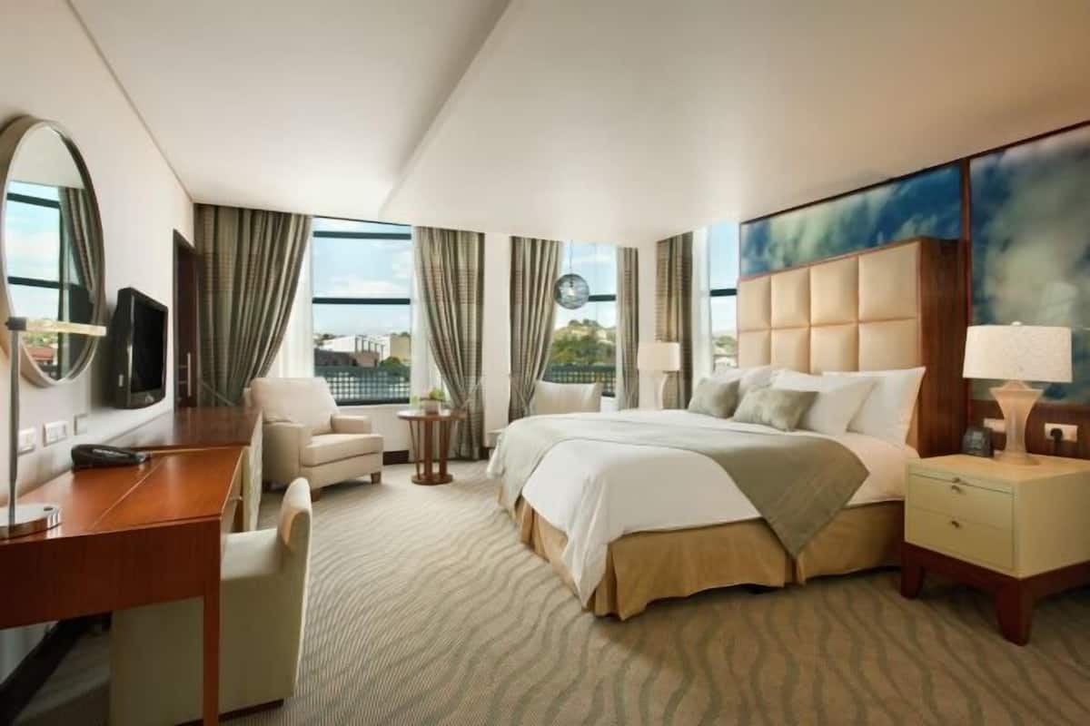 1 bedroom, pillow-top beds, minibar, in-room safe