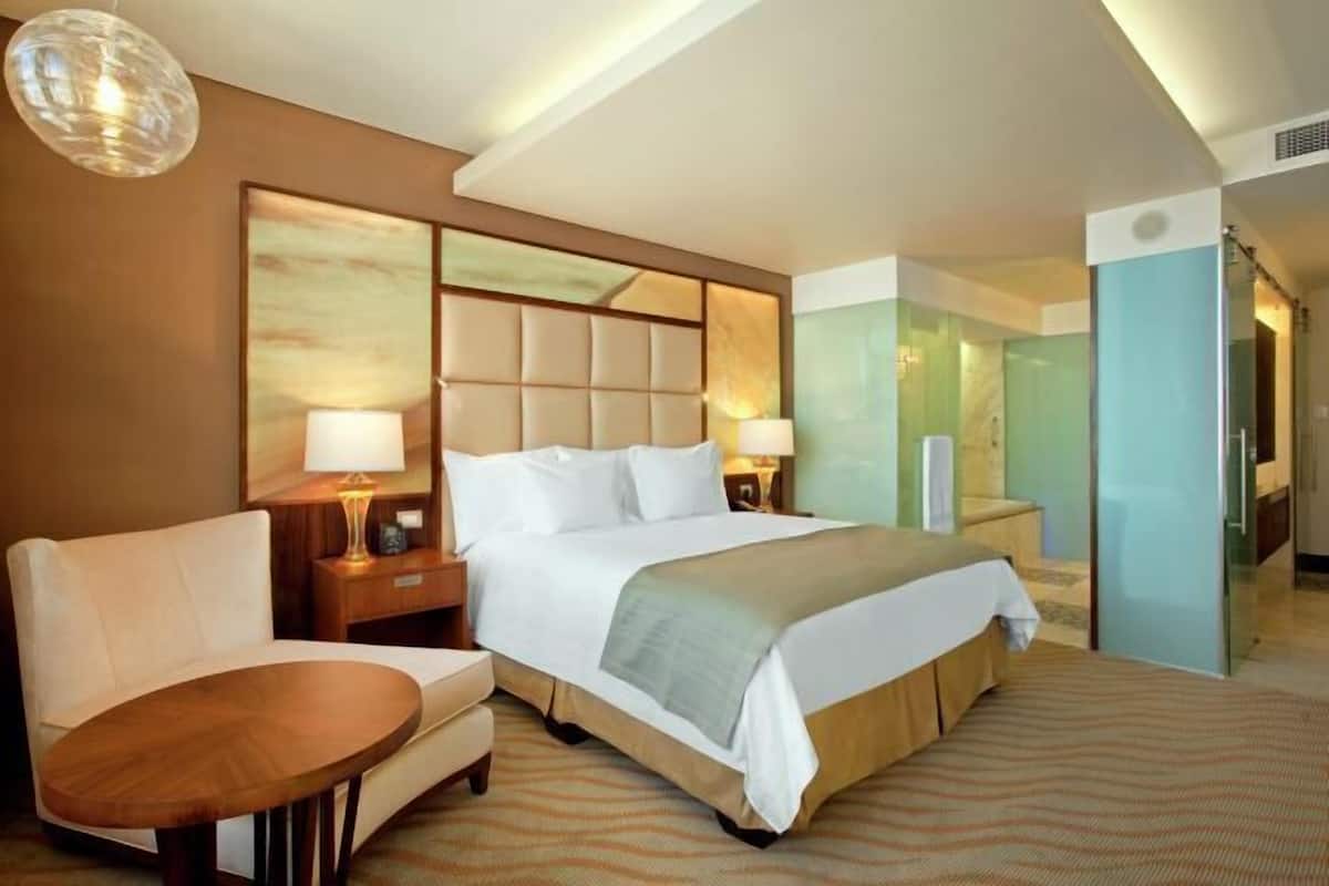 1 bedroom, pillow-top beds, minibar, in-room safe