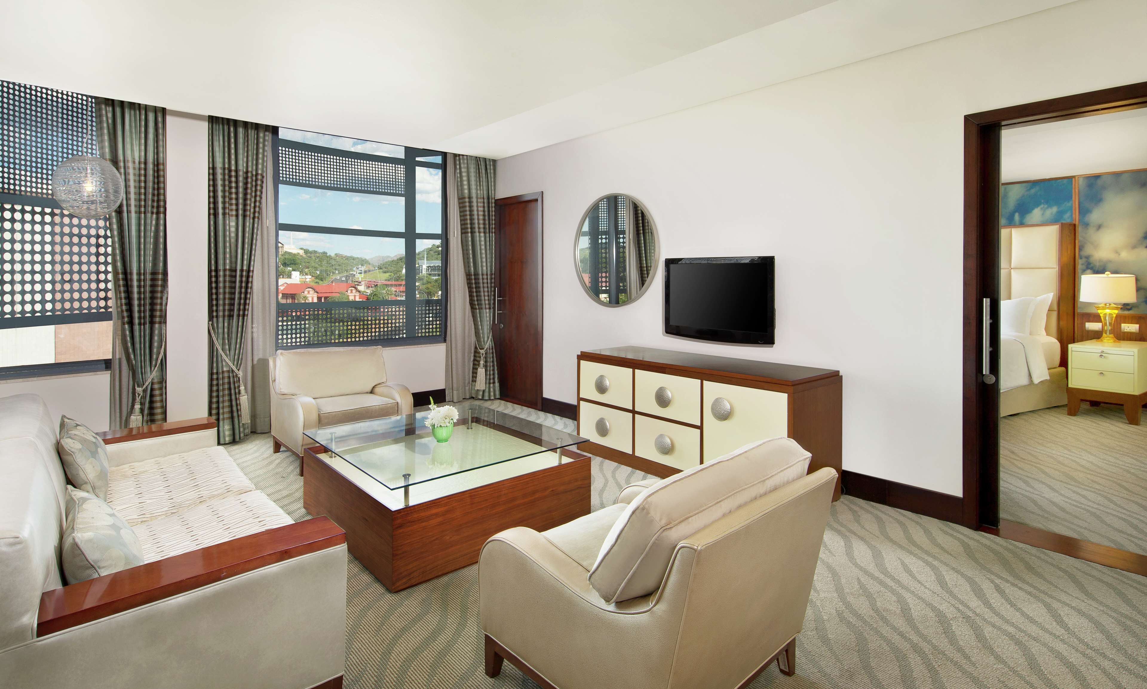 1 bedroom, pillow-top beds, minibar, in-room safe