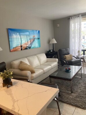 公寓 | 客房內保險箱、獨特裝潢、布置獨特、筆電工作空間