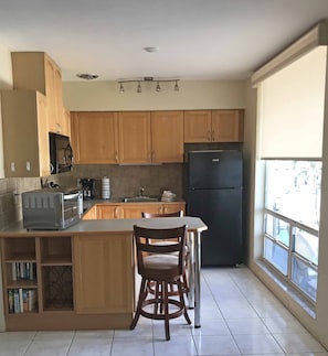 Full-sized fridge, microwave, stovetop, coffee/tea maker