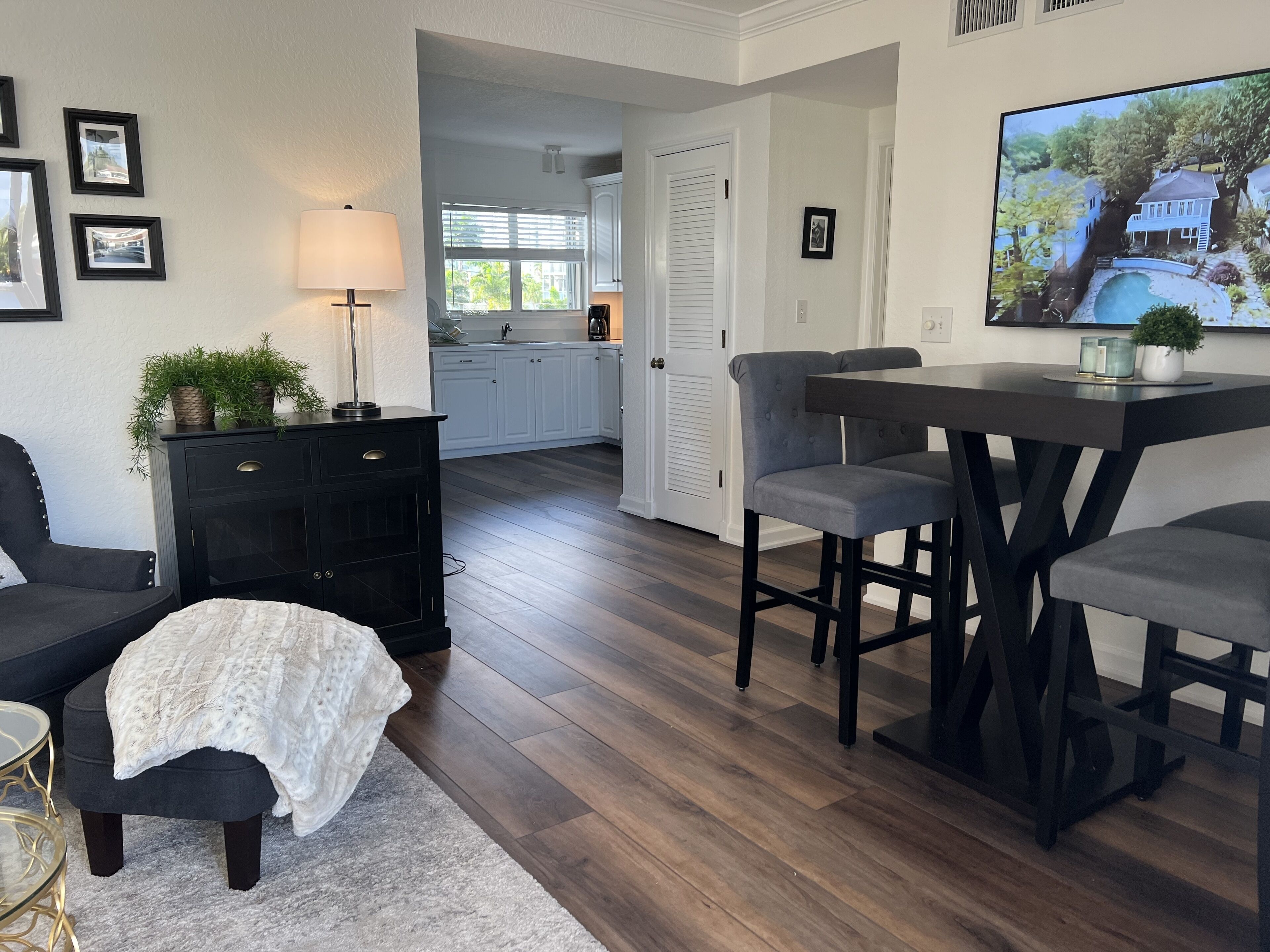 apartment | living area | 25-inch flat-screen tv with satellite channels, tv