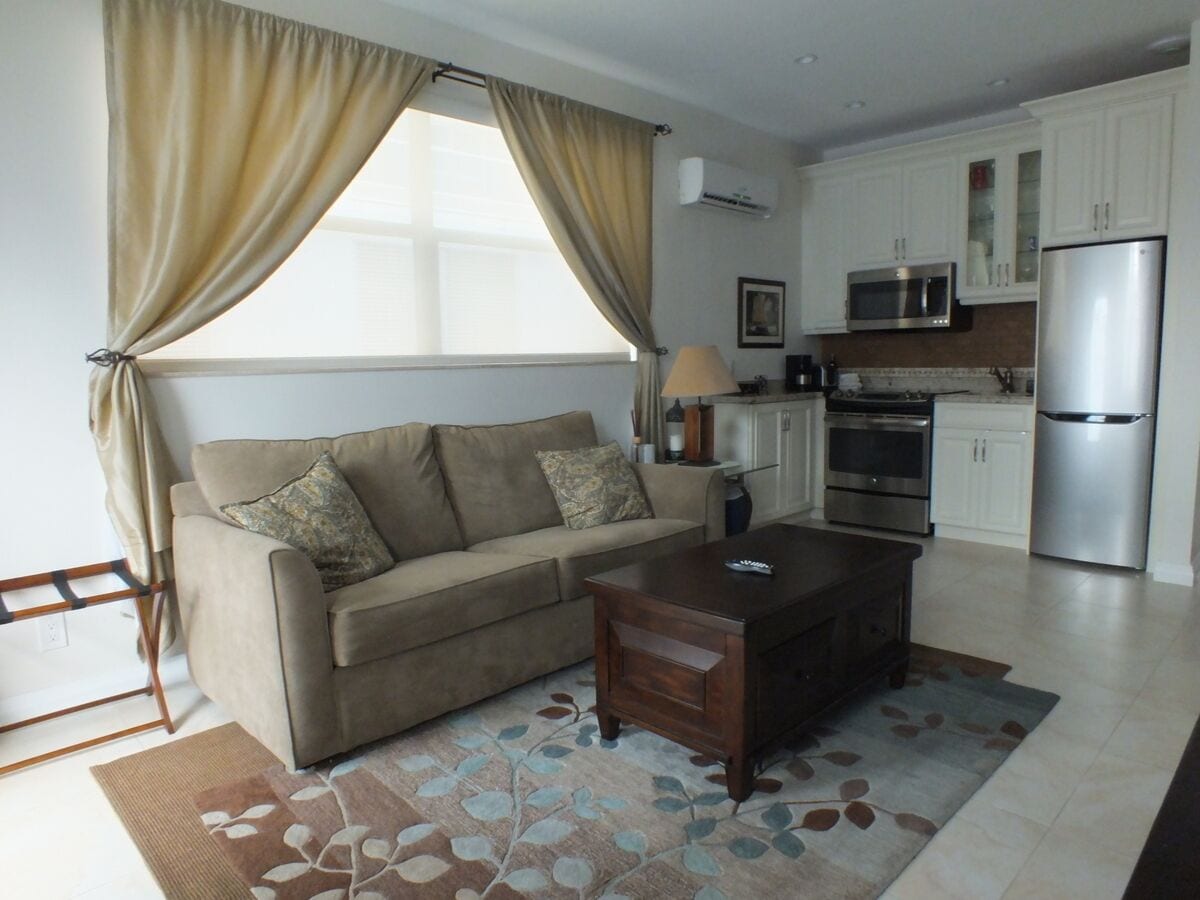 studio | living area | 25-inch flat-screen tv with satellite channels, tv