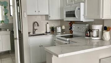 Apartment 25 | In-room safe, individually decorated, individually furnished