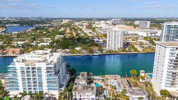 Apartment 14 | 1 bedroom, in-room safe, individually decorated, individually furnished