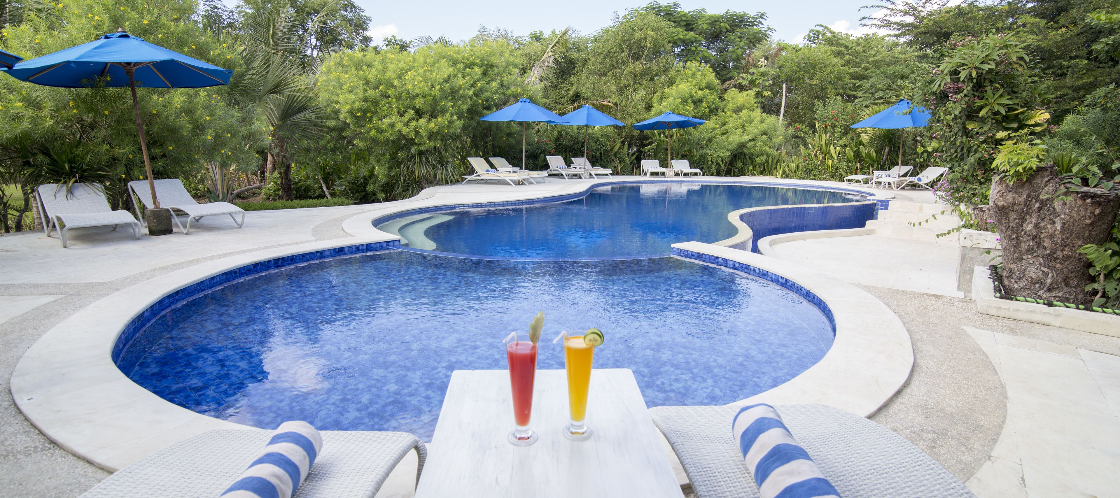 Outdoor pool, open 7:30 AM to 7:00 PM, pool umbrellas, pool loungers